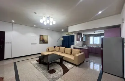 Apartment - 2 Bedrooms - 2 Bathrooms for rent in Busaiteen - Muharraq Governorate
