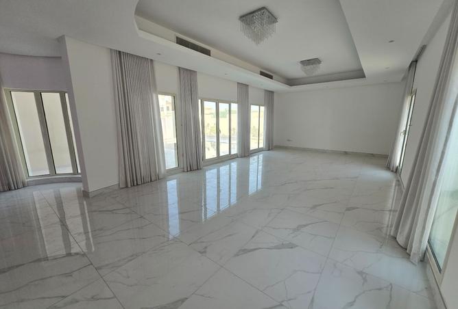 974956 - Property Image 2