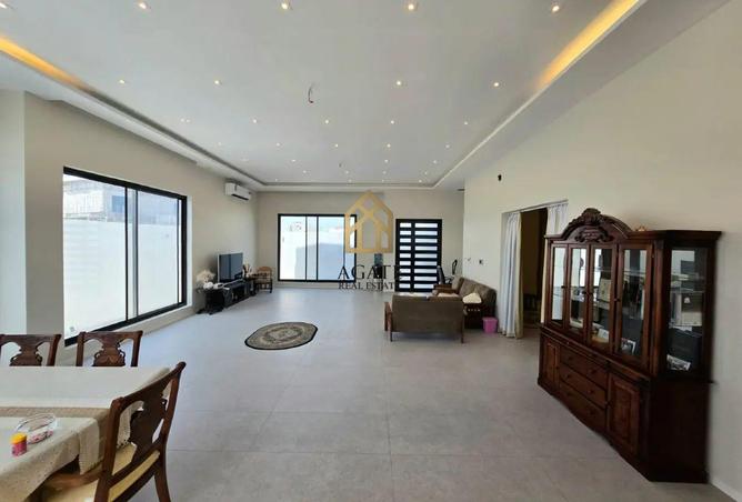 971162 - Property Image 2