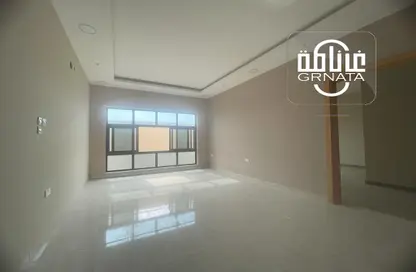 Empty Room image for: Apartment - 2 Bedrooms - 2 Bathrooms for rent in Malkiyah - Northern Governorate, Image 1