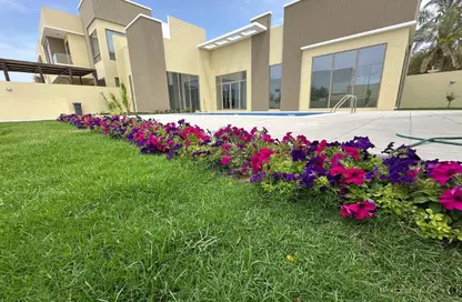 Compound - 4 Bedrooms - 5 Bathrooms for rent in Janabiya - Northern Governorate