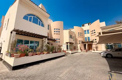مجمع سكني - 5 غرف نوم - 6 حمامات للايجار في البسيتين - المحرق