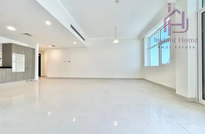 Apartment - 2 Bedrooms - 3 Bathrooms for sale in Sanabis - Manama - Capital Governorate