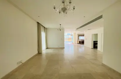 Compound - 4 Bedrooms - 3 Bathrooms for rent in Saar - Northern Governorate