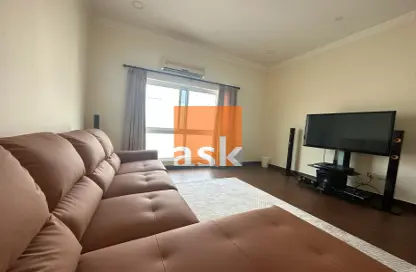 Living Room image for: Apartment - 4 Bedrooms - 3 Bathrooms for rent in Janabiya - Northern Governorate, Image 1