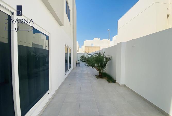 982292 - Property Image 3