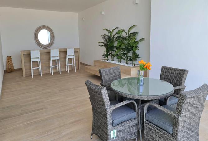 956518 - Property Image 3