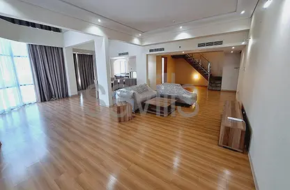 Penthouse - 4 Bedrooms - 5 Bathrooms for rent in Al Juffair - Capital Governorate