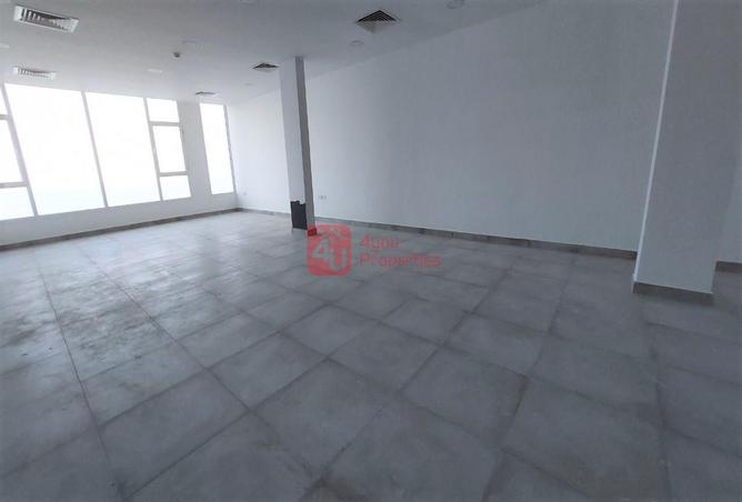 Warehouse - Studio - 2 Bathrooms for rent in Hidd - Muharraq Governorate