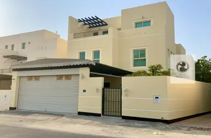 Villa - 5 Bedrooms - 4 Bathrooms for rent in Janabiya - Northern Governorate