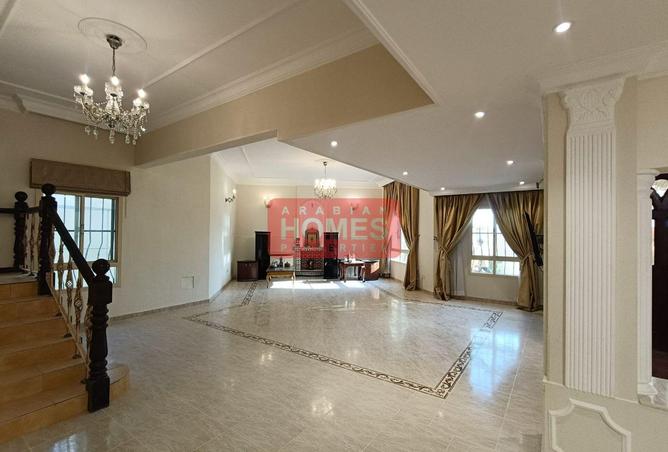 967371 - Property Image 2