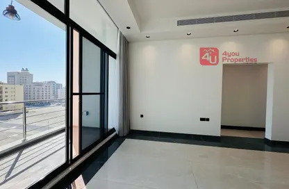 Apartment - 3 Bedrooms - 2 Bathrooms for rent in Sanabis - Manama - Capital Governorate