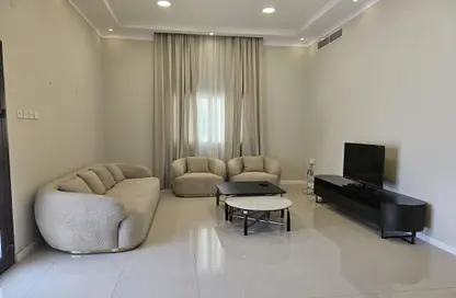 Living Room image for: Villa - 3 Bedrooms - 3 Bathrooms for rent in Al Juffair - Capital Governorate, Image 1