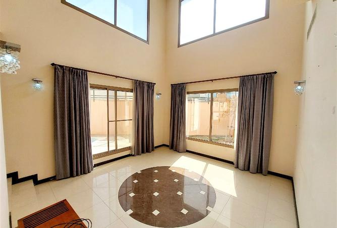 957420 - Property Image 2