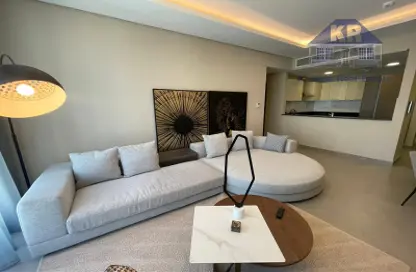 Living Room image for: Apartment - 2 Bedrooms - 3 Bathrooms for rent in Amwaj Islands - Muharraq Governorate, Image 1