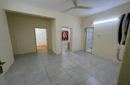 Empty Room image for: Apartment - 2 Bedrooms - 1 Bathroom for rent in Gudaibiya - Manama - Capital Governorate, Image 1
