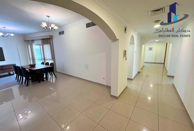 958112 - Property Image 2