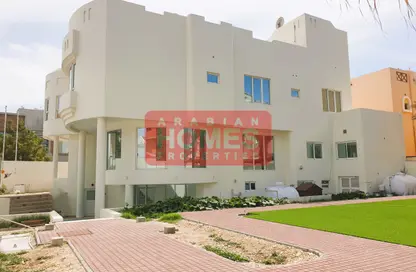 Villa - 4 Bedrooms - 6 Bathrooms for rent in Mahooz - Manama - Capital Governorate