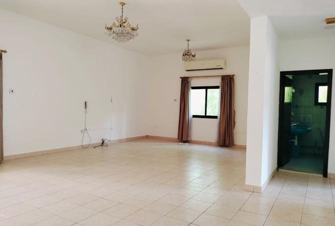 953721 - Property Image 2