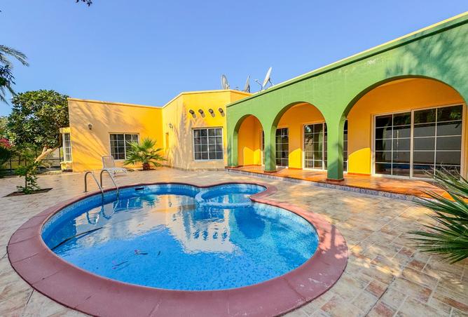 985156 - Property Image 2