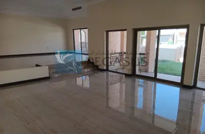 Empty Room image for: Villa - Studio - 5 Bathrooms for rent in Adliya - Manama - Capital Governorate, Image 1
