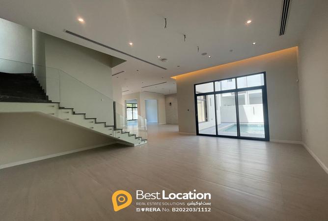 956189 - Property Image 3