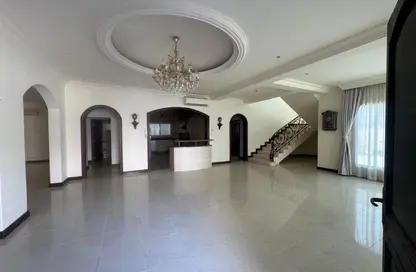 Villa - 5 Bedrooms - 5 Bathrooms for rent in Busaiteen - Muharraq Governorate