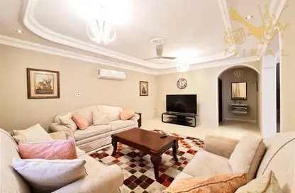Villa - 7+ Bedrooms - 6 Bathrooms for rent in Arad - Muharraq Governorate