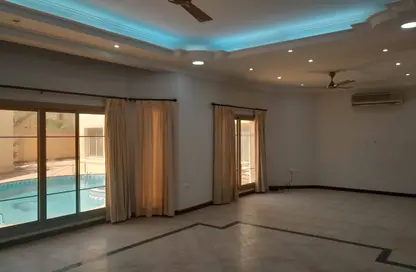 فيلا - 3 غرف نوم - 4 حمامات للايجار في الحد - المحرق