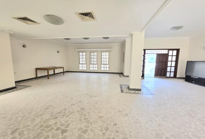 985554 - Property Image 3