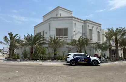 Villa - 5 Bedrooms - 6 Bathrooms for sale in Tubli - Central Governorate