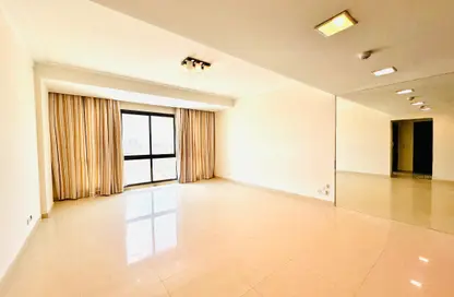 Apartment - 1 Bedroom - 1 Bathroom for rent in Al Burhama - Manama - Capital Governorate