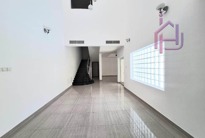 966396 - Property Image 2