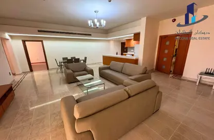 Apartment - 2 Bedrooms - 3 Bathrooms for rent in Al Juffair - Capital Governorate