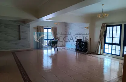 Duplex - 4 Bedrooms - 3 Bathrooms for rent in Seef - Capital Governorate
