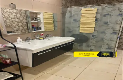 Villa - 6 Bedrooms - 7 Bathrooms for sale in Bu Quwah - Northern Governorate