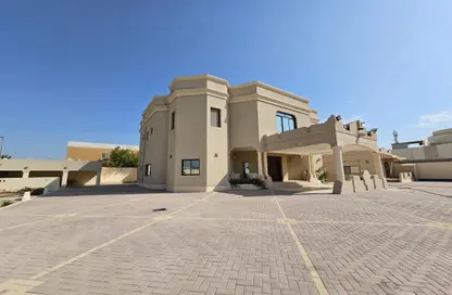 فيلا - 6 غرف نوم - 8 حمامات للبيع في الجنبية - المحافظة الشمالية