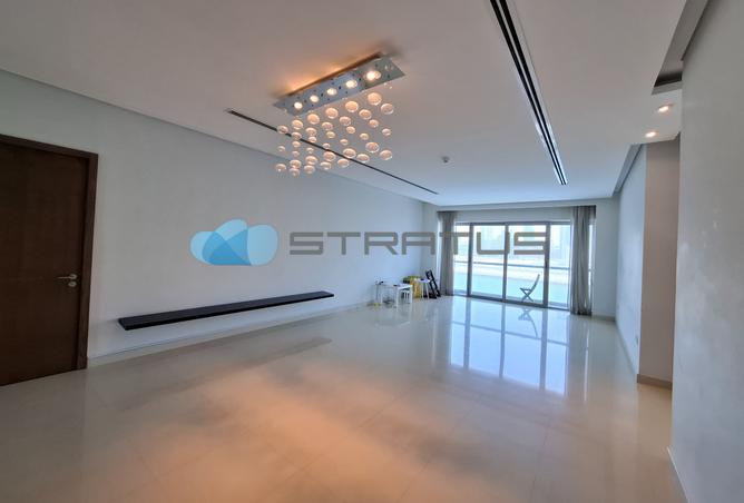 933045 - Property Image 2