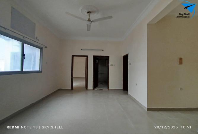 985211 - Property Main Image