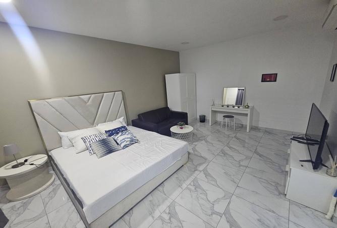 992287 - Property Image 2