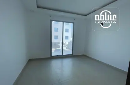 Empty Room image for: Apartment - 2 Bedrooms - 2 Bathrooms for rent in Janabiya - Northern Governorate, Image 1