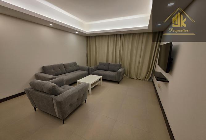 956108 - Property Image 2