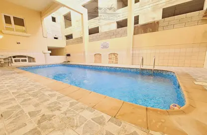 صورة لـ حوض سباحة شقة - غرفة نوم - 1 حمام للايجار في سار - المحافظة الشمالية ، صورة رقم 1