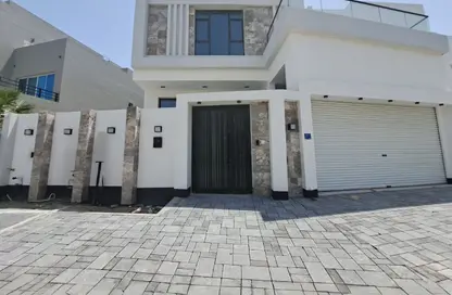 Villa - 4 Bedrooms - 5 Bathrooms for sale in Saar - Northern Governorate