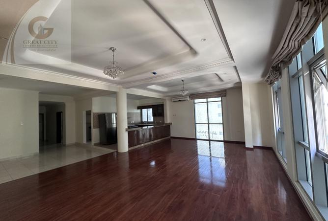 977598 - Property Image 3