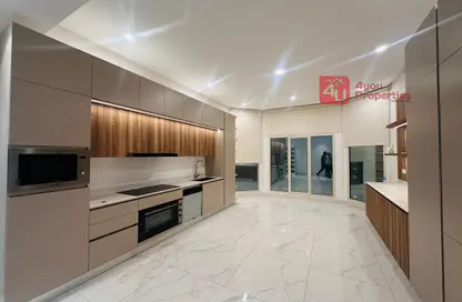 Compound - 4 Bedrooms - 5 Bathrooms for rent in Janabiya - Northern Governorate