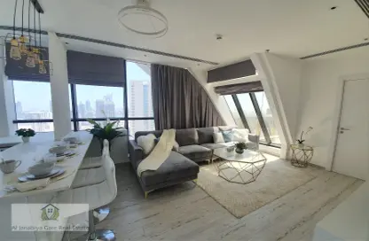 Living / Dining Room image for: Penthouse - 1 Bedroom - 2 Bathrooms for rent in Seef - Capital Governorate, Image 1