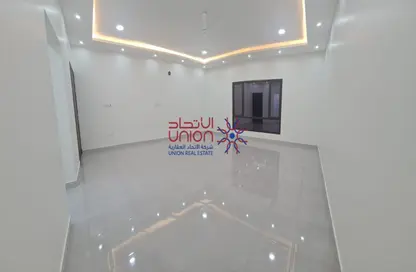 Empty Room image for: Villa - 4 Bedrooms - 4 Bathrooms for sale in Malkiyah - Northern Governorate, Image 1