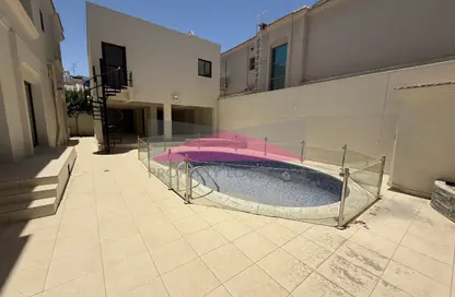 Villa - 4 Bedrooms - 4 Bathrooms for rent in Mahooz - Manama - Capital Governorate
