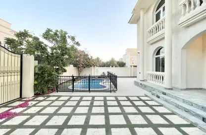 فيلا - 5 غرف نوم - 6 حمامات للبيع في توبلي - المحافظة الوسطى